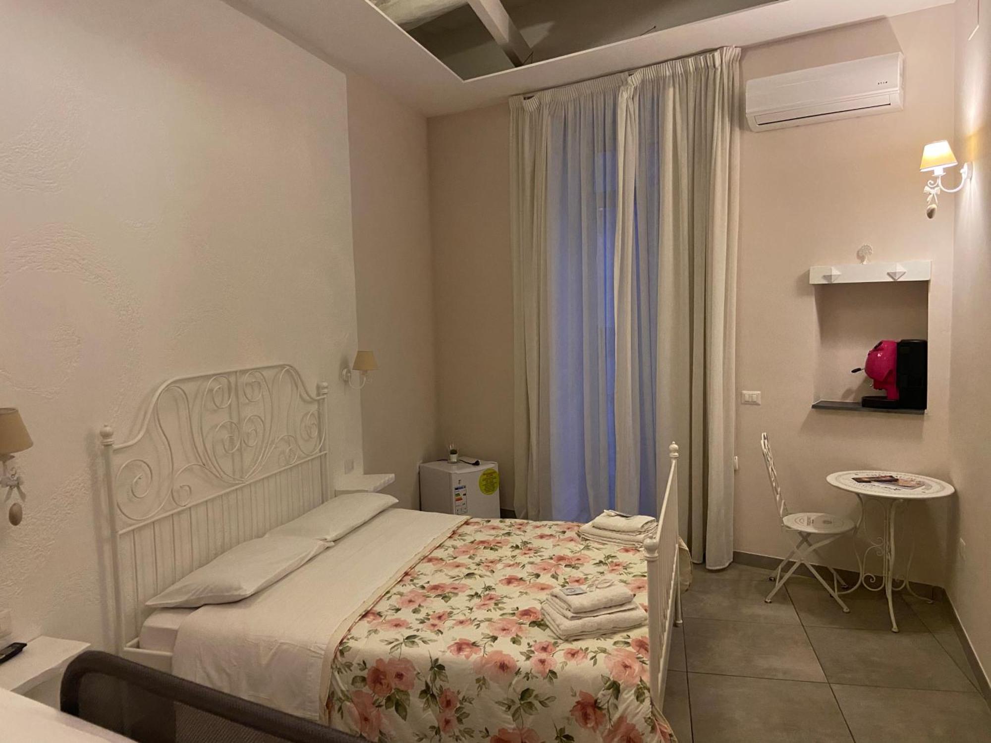 Beb La Gemma Bed & Breakfast Naples Exterior photo