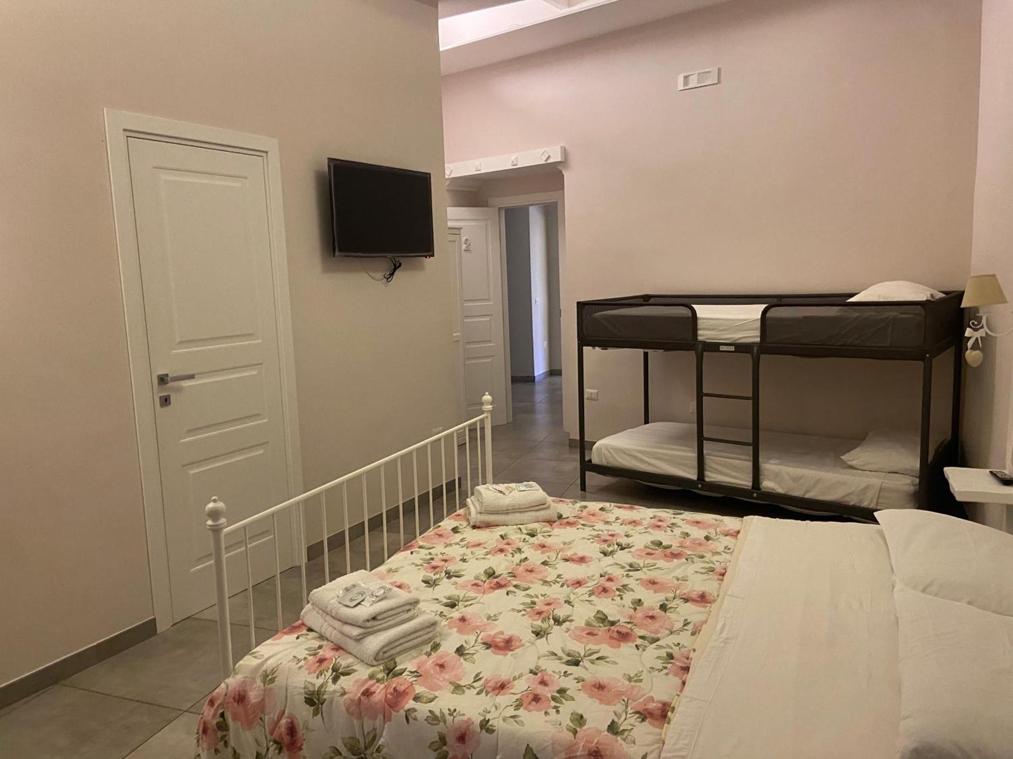 Beb La Gemma Bed & Breakfast Naples Exterior photo