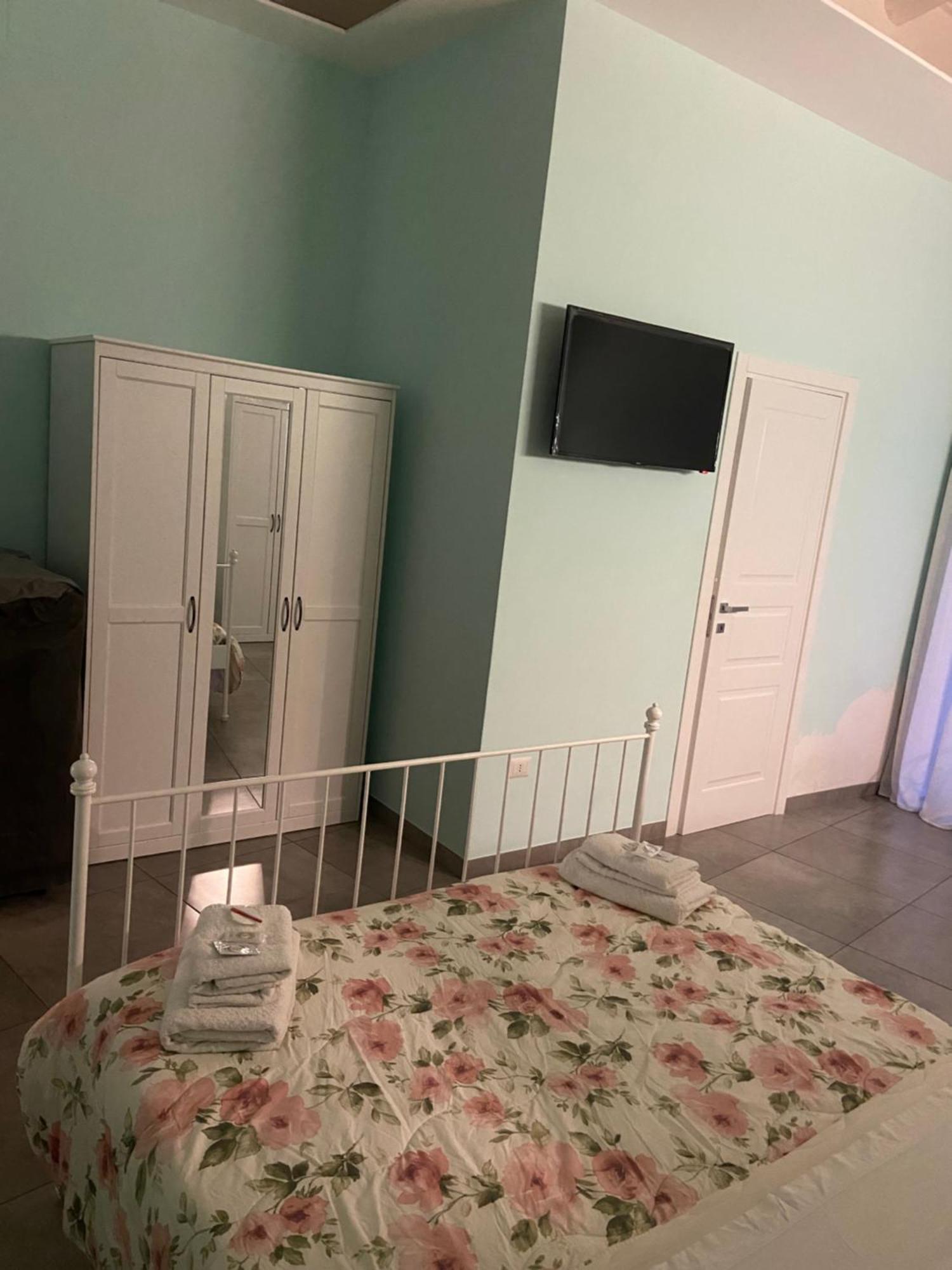 Beb La Gemma Bed & Breakfast Naples Exterior photo