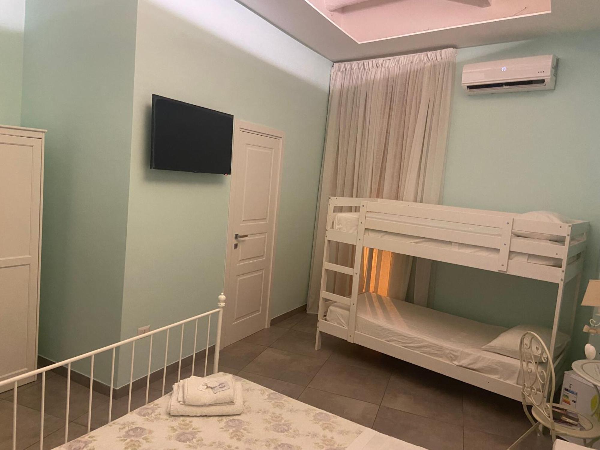 Beb La Gemma Bed & Breakfast Naples Exterior photo
